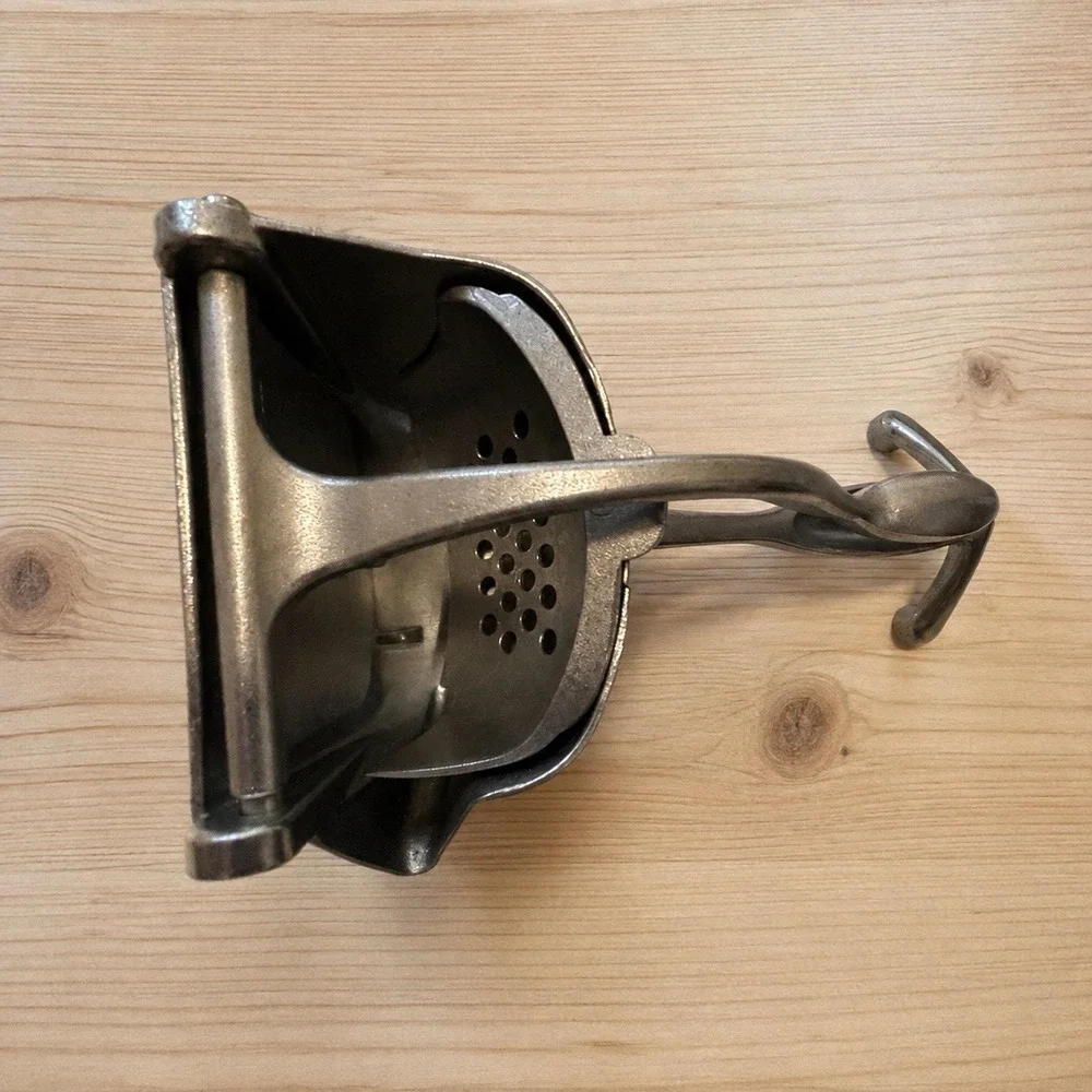 Heavy Duty Metal Potato Ricer 1 Cup Manual Food Press Masher Silver[M]